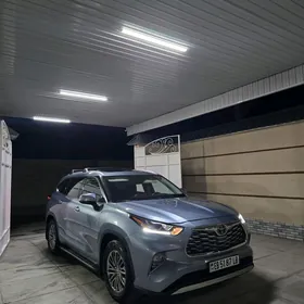 Toyota Highlander 2022