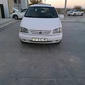 Toyota Sienna 2000