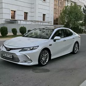 Toyota Camry 2021