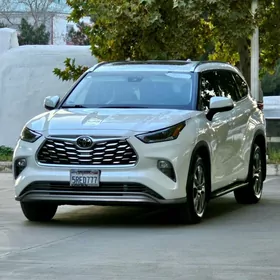 Toyota Highlander 2021