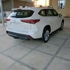 Toyota Highlander 2021