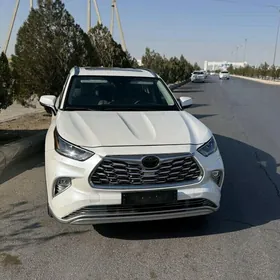 Toyota Highlander 2021
