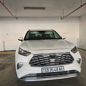 Toyota Highlander 2021