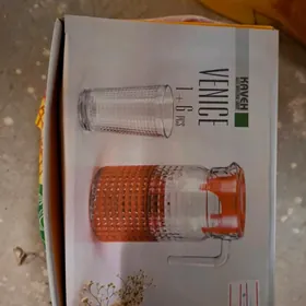 Графин со стаканами