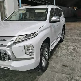 Mitsubishi Pajero 2020