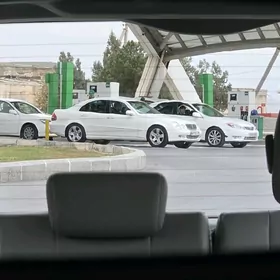 Mercedes-Benz E320 2004