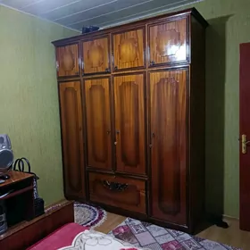 Кровать и Шифонер