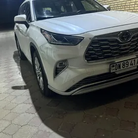 Toyota Highlander 2022