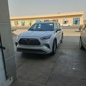 Toyota Highlander 2021