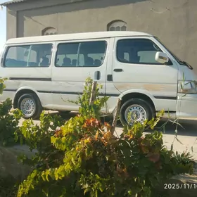 Toyota Hiace 2011