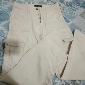 бежевые джинсы с карманами