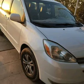 Toyota Sienna 2004