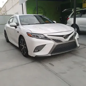 Toyota Camry 2020