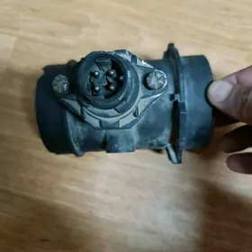 воздухомер  БМВ Е34 BOSH