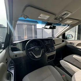 Toyota Sienna 2019