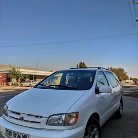 Toyota Sienna 1999