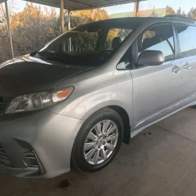 Toyota Sienna 2020