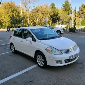 Nissan Versa 2011