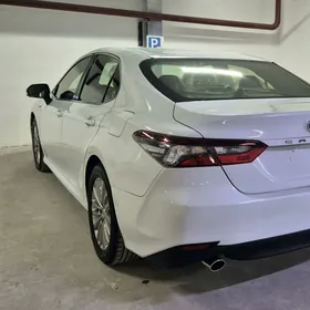 Toyota Camry Hybrid 2021