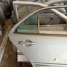 Mercedes E 210 cep yzky Morda