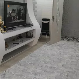 11 мкр 3 ком 4/2 этаж 