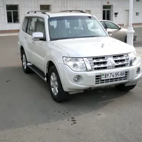 Mitsubishi Pajero 2013
