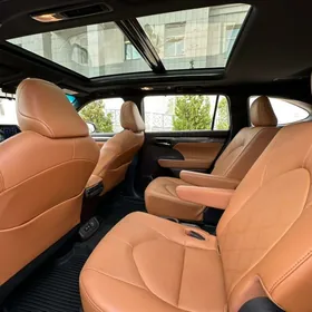 Toyota Highlander 2020