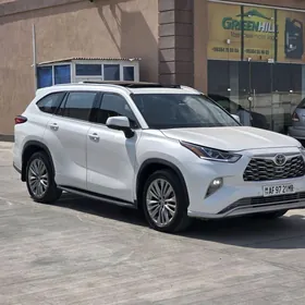 Toyota Highlander 2021