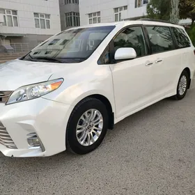 Toyota Sienna 2018