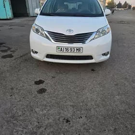 Toyota Sienna 2013