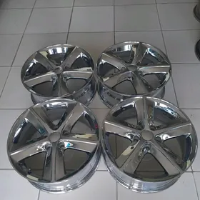 Lexus RX 19 lyk disga.