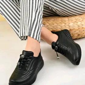 Кроссовки женские