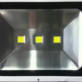 Projektor uly güýçli