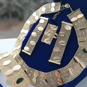 Bizuterya Gyzylyn kopyasy