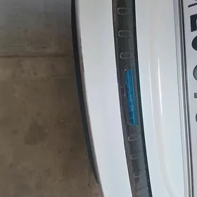 karbon nikl pod bagaznik