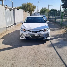 Toyota Camry 2021