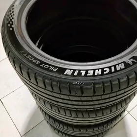 235 45 18 MICHELIN