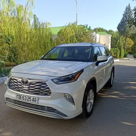 Toyota Highlander 2021
