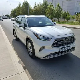 Toyota Highlander 2021