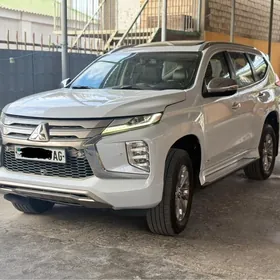 Mitsubishi Pajero 2021