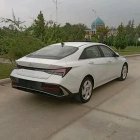 Hyundai Elantra 2025