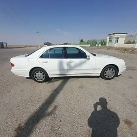 Mercedes-Benz E320 2000