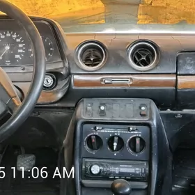 Mercedes-Benz 230E 1982