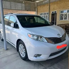 Toyota Sienna 2015