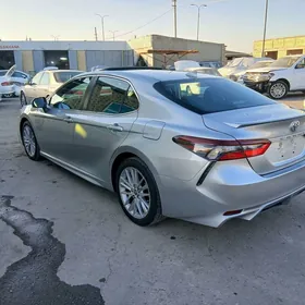 Toyota Camry 2021