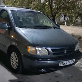 Toyota Sienna 1999