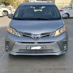 Toyota Sienna 2020