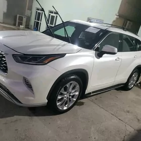 Toyota Highlander 2021