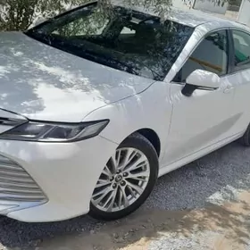Toyota Camry 2019