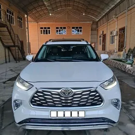 Toyota Highlander 2021